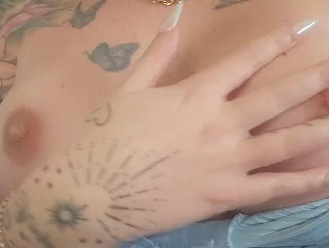 Unter meinem Kleid im Homeoffice... Ganz schön NASS, oder?