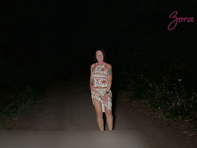 Ein sinnliches Ritual im Dunkel des Waldes...